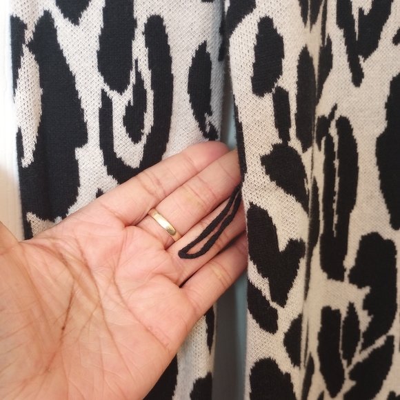 Who What Wear black cream leopard sweater dress. Size XS - Picture 7 of 8